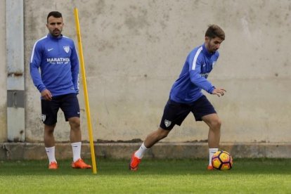 Javi Jiménez, a l'esquerra, arribarà al Nàstic procedent del filial del Málaga.