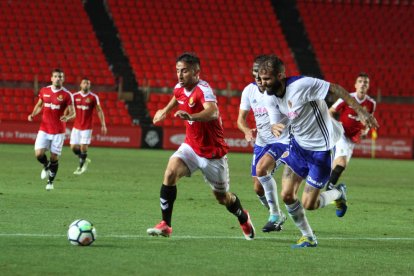 Omar Perdomo, durant el Nàstic-Zaragoza de pretemporada. L'extrem no podrà jugar durant un temps.