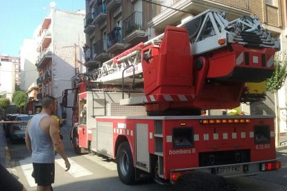 Tres dotaciones de los Bomberss de han desplazado hasta el lugar de los hechos.