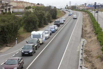 Imatge d'arxiu de retencions de vehicles a l'N-340, a l'alçada de Roda de Berà.