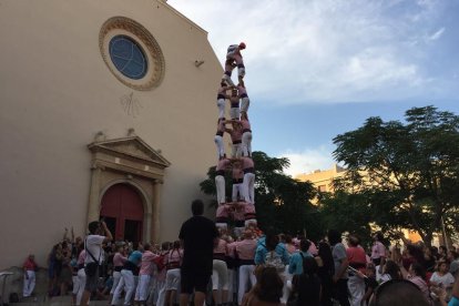 3de8 dels Xiquets de Tarragona a la diada de festa major a la plaça de l'Església de Vila-seca.