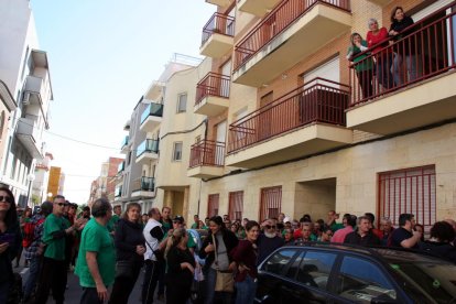 Imatge d'arxiu de la protesta de la PAH a la Pobla de Mafumet per evitar el desnonament d'una veïna.