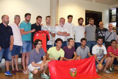 Esta es la plantilla que tendrá el CE Vendrell la presente temporada.