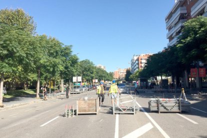 Els operaris ja estan muntant l'escenari que acollirà el gran concert de Santa Tecla.