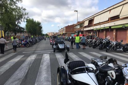 Unas 300 motos y 450 motoristas se encontraron en la avenida Sant Salvador en el marco de la 3ª edición del Sansa Motos.