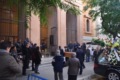 Imatge de l'entrada a l'Església Sant pau abans de l'inci de la cerimònia.