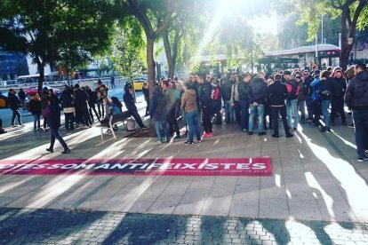 Imagen de la concentración de apoyo a los encausados en la Ciudad de la Justicia.