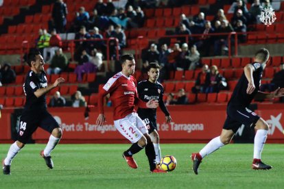 Kakabadze, durant el Nàstic-Sevilla Atlético.