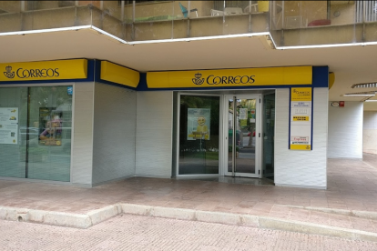 L'oficina Correos de Salou s'ubica al carrer Major des de fa uns anys.