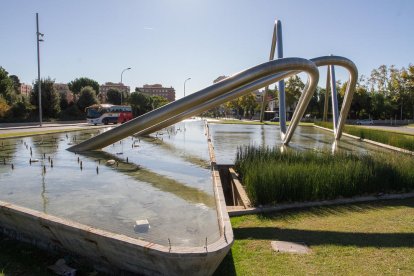 El deteriorament que patien va portar l'Ajuntament a despenjar les planxes i deixar el vas a la vista.