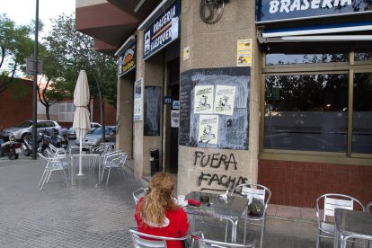 Imatge de les pintades que han aparegut a la paret del Bar Toribio.