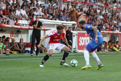 Juan Muñiz, que fue titular contra el Almería en la primera jornada de Liga, podría volver a serlo mañana delante del Sporting.