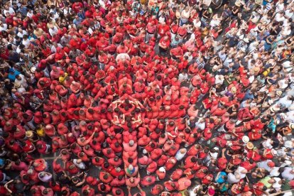 Imatge d'una pinya dels Nens del Vendrell que la colla ha compartit amb una frase en suport al referèndum a Twitter.