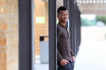 Ike Uche, en las instalaciones del Complejo Deportivo Fútbol Salou, donde el equipo se ejercitó ayer por la mañana en la primera sesión de la semana. Rodri premió a sus jugadores con dos días de fiesta.