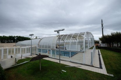 El temporal va malmetre la coberta d ela piscina municipal de la Pobla.