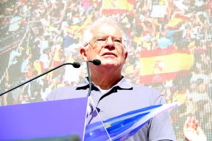 Josep Borrell durantla manifestación unionista del pasado 8 de octubre en Barcelona.