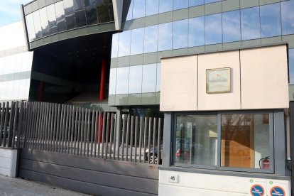 Imagen exterior de la sede del CTTI en l'Hospitalet de Llobregat donde ha entrado la Guardia Civil este 20 de octubre.