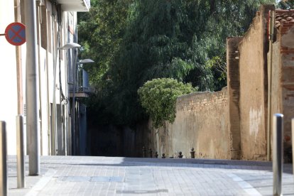 Espai que s'ha de permutar per poder allargar el carrer Armanyà fins a la Baixada de Toro.