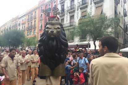 El Lleó a la plaça de la Font.