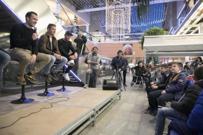 Els jugadors, molt còmodes amb la roda de premsa a la qual van ser sotmesos al Centre Comercial El Pallol.