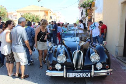 Imatge d'alguns dels vehicles clàssics que es van poder veure a Creixell.