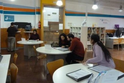 La mesa ha hecho balance del despliegue de la financiación en el territorio que se destina a los profesionales de juventud, a las oficinas jóvenes y a las actividades que se llevan a cabo con los Planes Locales y Comarcales de Joventut.