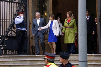 Carme Forcadell i Anna Simó surten del TSJC després de declarar com a investigades per haver permès la votació del referèndum unilateral, el 8 de maig del 2017.