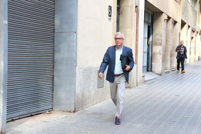 L'alcalde de Tarragona, Josep Fèlix Ballesteros, arribant a la seu del PSC a Barcelona.