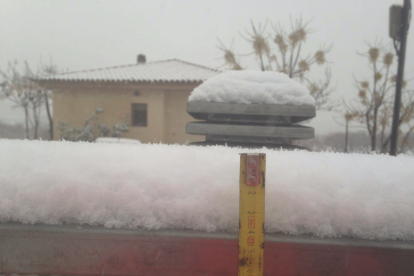 A Horta de Sant Joan ja s'han acumulat quatre centímetres de neu nova.