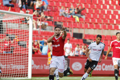 Imatge de  celebrant un gol al Nou Estadi.