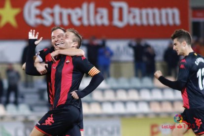 Olmo celebrant el gol de l'empat del Reus