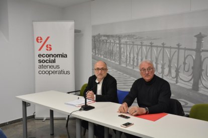 Francesc Roca y Francesc Tarragona, durante la presentación del nuevo punto de atención.