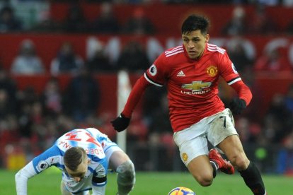 El futbolista Alexis Sánchez juega actualmente al Manchester United.