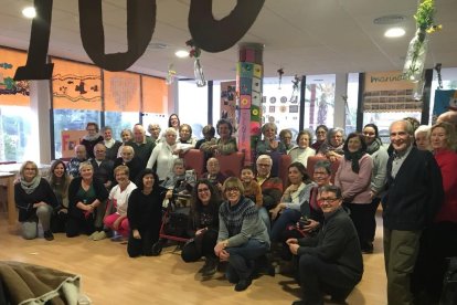 Antonio Font celebró los 100 años rodeado de familiares, amigos, compañeros, trabajadores del centro y representantes del consistorio.