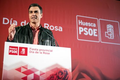 El secretari general del PSOE, Pedro Sánchez, durant la seva intervenció a la Festa de la Rosa de l'Alt Aragó, el 8 d'abril del 2018.