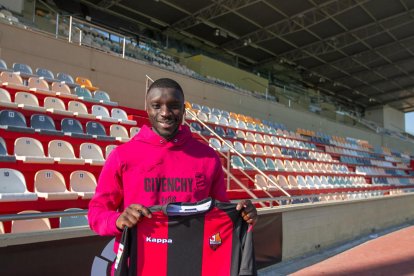 Yoda, jugador que arriba al Club Futbol Reus provinent del Getafe, va ser presentat ahir a les instal·lacinos del Municipal.