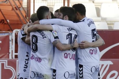 Los jugadores del Albacete Balompié vuelven a disfrutar del fútbol después de salir del pozo del descenso y de vivir tranquilos en la tabla.