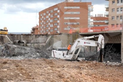 Els operaris estan desmuntant l'antic traçat de la coneguda com autovia de circumval·lació.