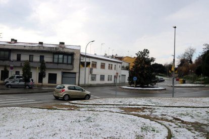 Las bajas temperaturas que ya afectaban ayer en el territorio dejaron nevadas en varios puntos de Cataluña.