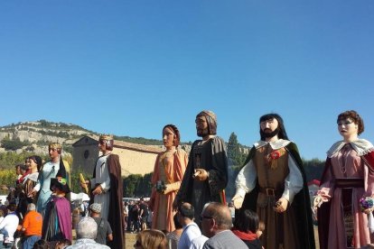 Imagen de los gigantes durante la fiesta de la castañada de otros años.