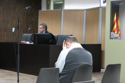 El acusado durante el juicio POR perseguir y masturbarse delante de dos chicas el año 2009.