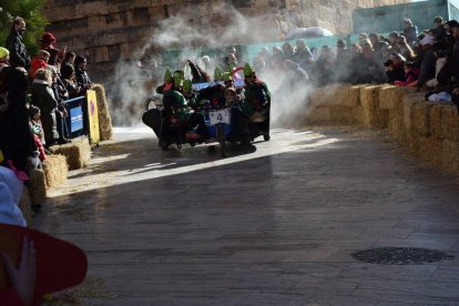 Imatge d'un dels participants a l'inici de la Baixada de la Pescateria