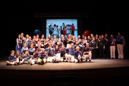 Fotografia de família de la gala dels Special Olympics.