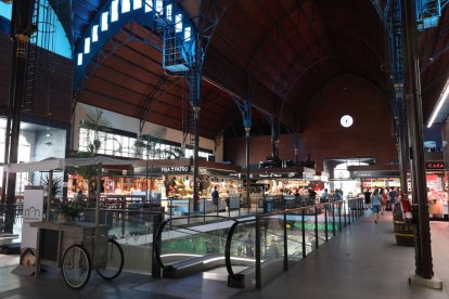 El Mercado Central, obra de Josep Maria Pujol de Barberà, se inauguró el año 1915 y se reformó entre el 2007 y el 2017.