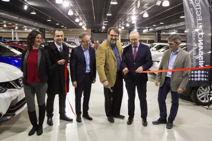 Joan Nicolàs, en el centro, durante la inauguración oficial de la feria en las instalaciones del Tecnoparc.