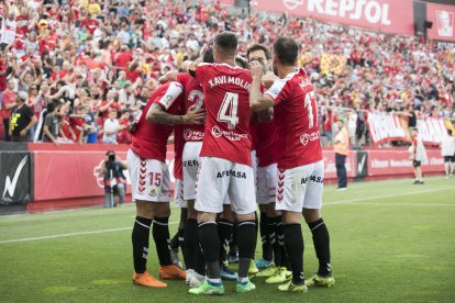 Els jugadors del Nàstic celebren un dels gols.