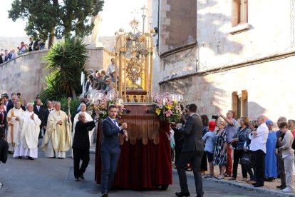 La comitiva que va participar en la professó de Corpus va estrenar un nou recorregut.