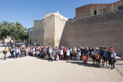 Fotografia de grup dels participants en la Caminada Popular de germanor organitzada conjuntament entre Constantí i la Canonja.