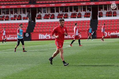 Pol Prats en un entrenament amb el Nàstic al Nou Estadi