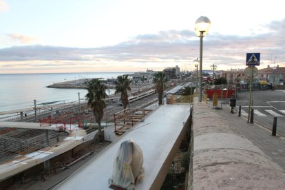 La pasarela, completada con el último de los doce tramos.